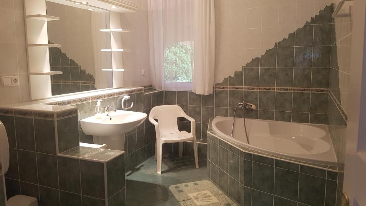Szenczi Vendeghaz Apartment *