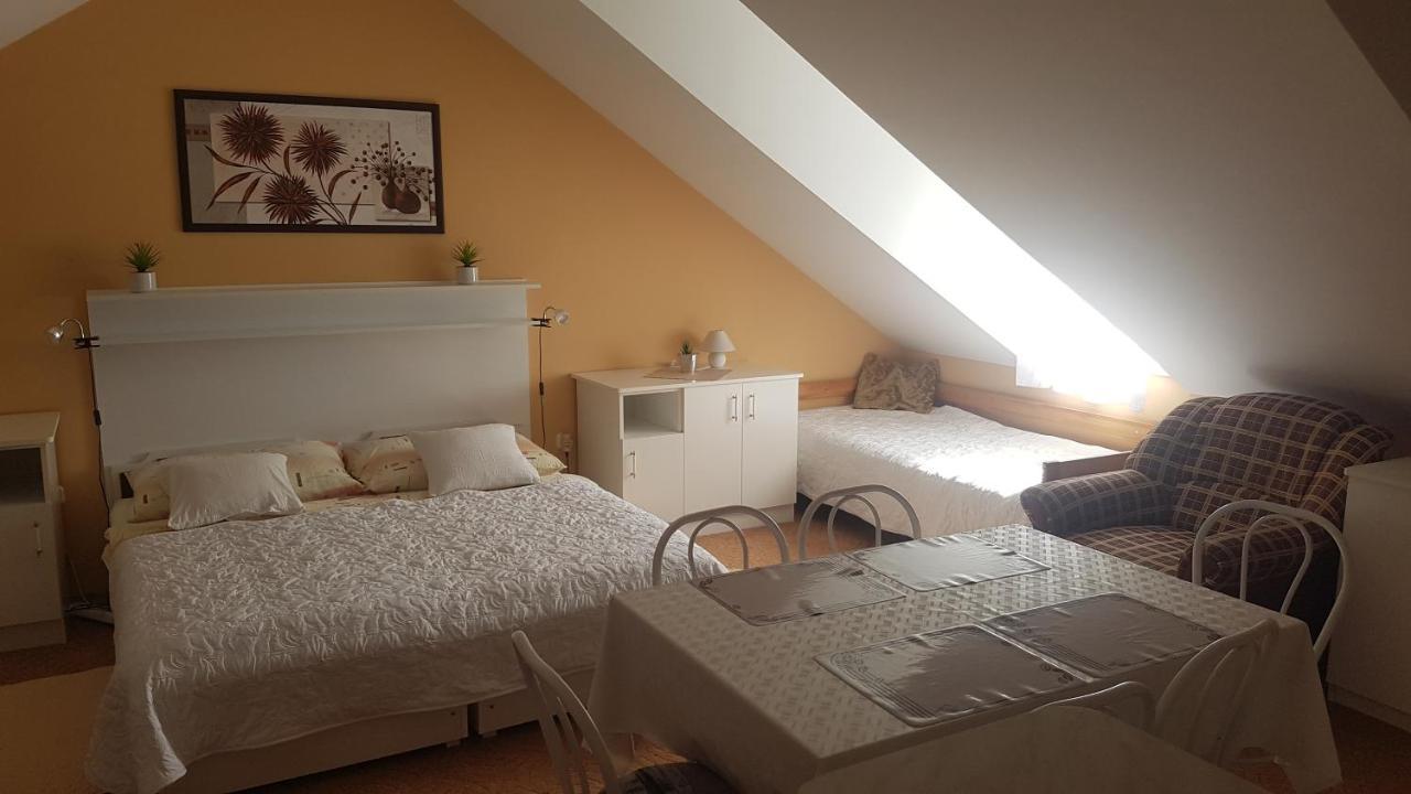 Szenczi Vendeghaz Apartment *