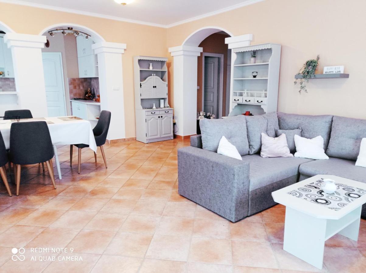 Apartment Szenczi Vendeghaz Buk