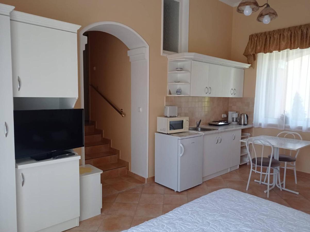 Apartment Szenczi Vendeghaz *